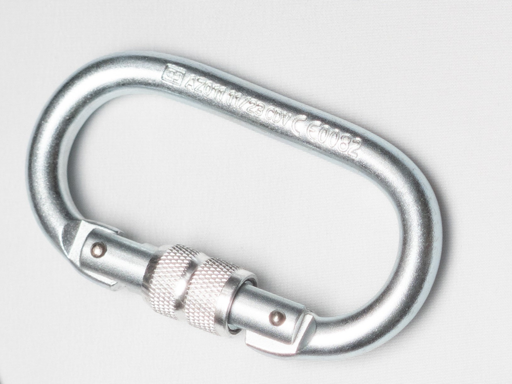 Carabiner for ceiling mounting of sling trainers, punching bags,