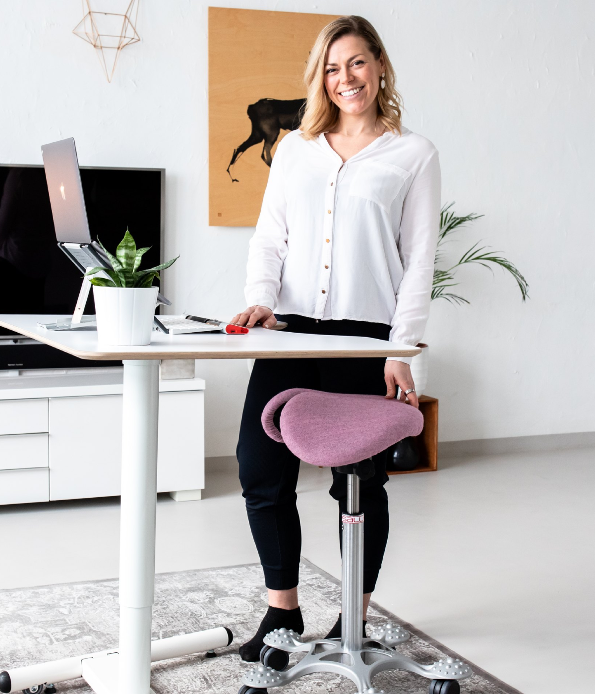 Moderne Rehabilitationsgeräte in einem Therapieraum