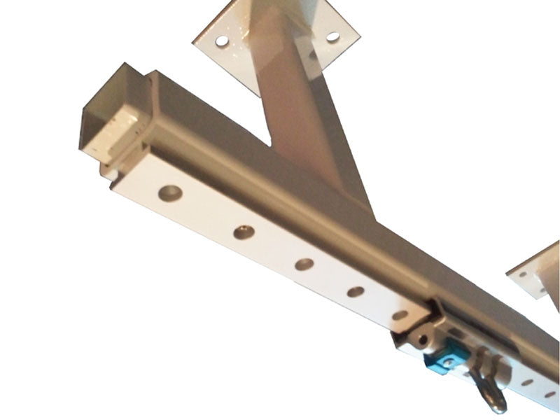 standard-schiene-auf-unterkonstruktion-zur-slingtrainer-deckenmontage-schraeg