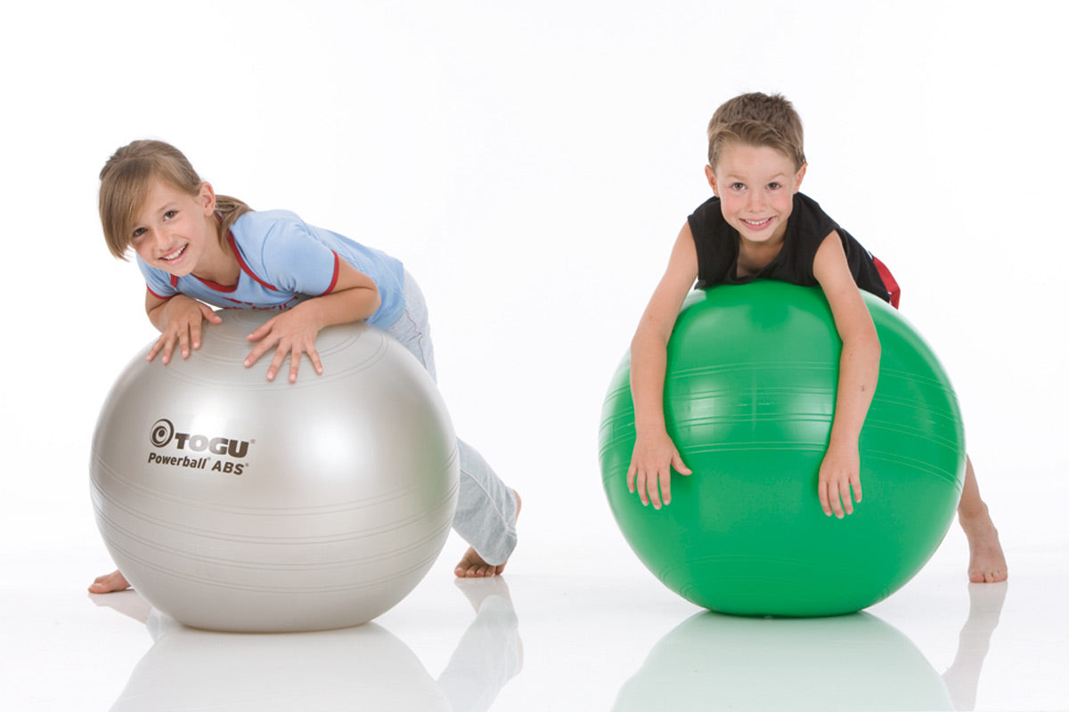 Kids-haben-Spass-mit-dem-Powerball-Sitzball